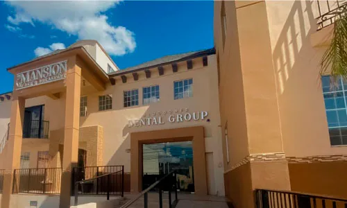 Initial consultation for All-on-4 implants in Los Algodones, showcasing patient-centered care.